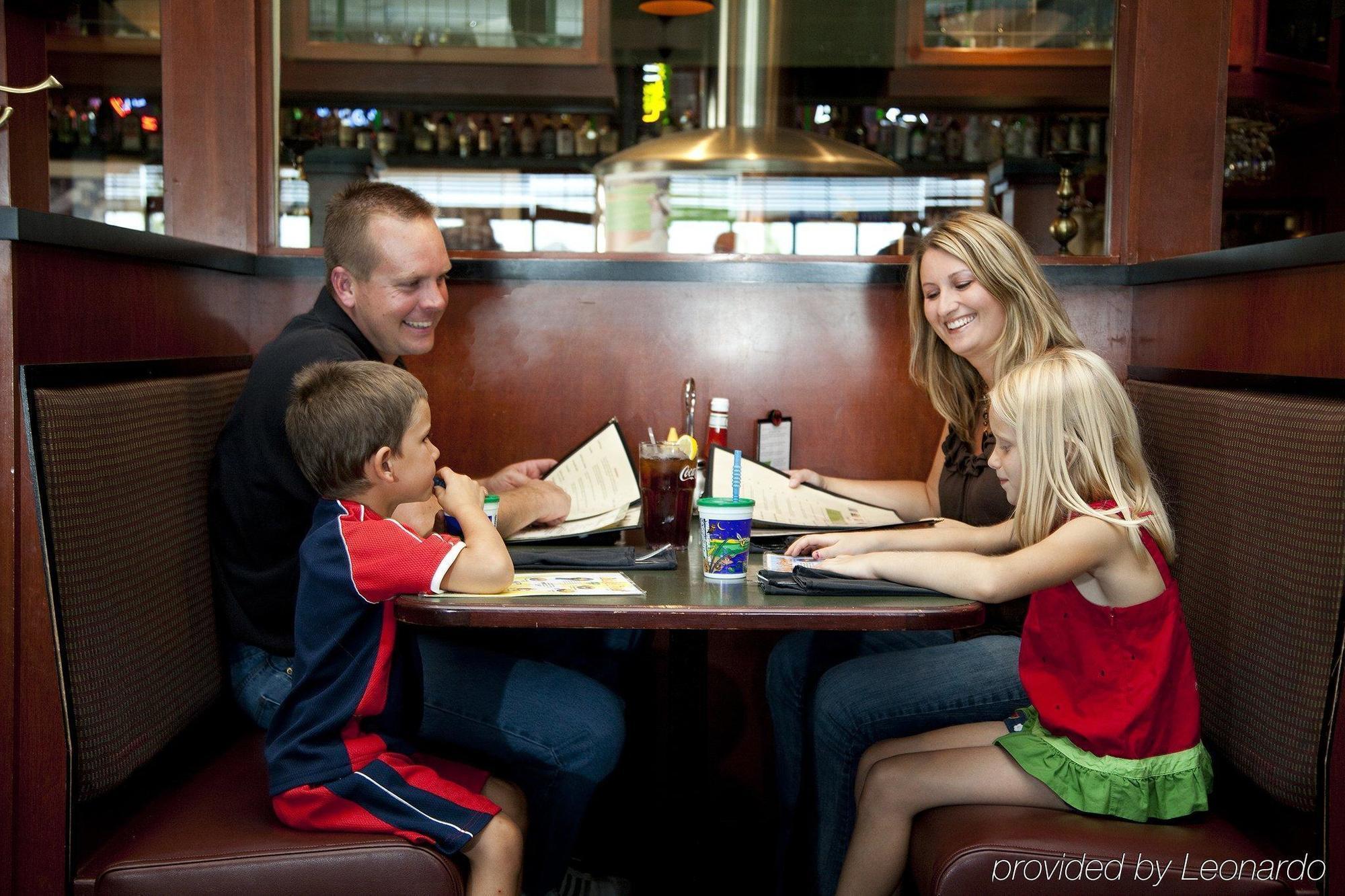Holiday Inn Hotel & Suites Owatonna Restaurant bilde